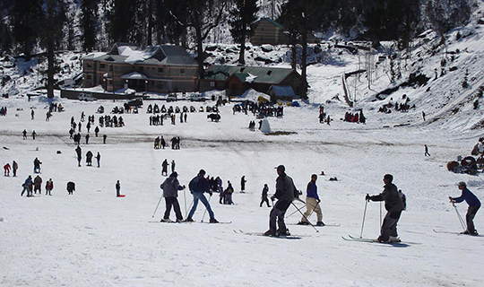 Skiing near Manali